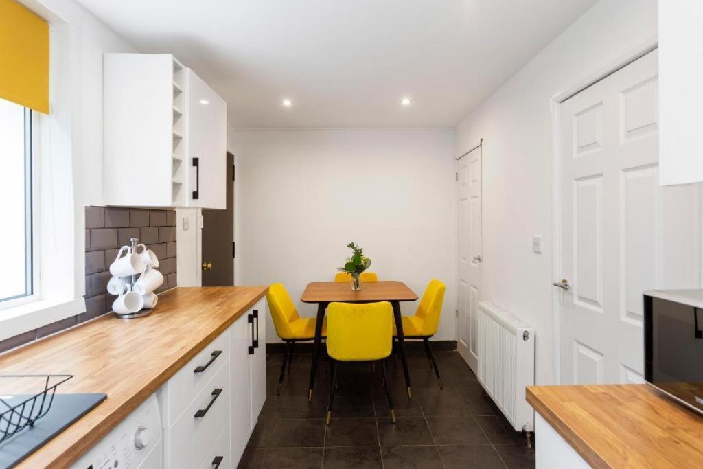 Stylish 3 Bed Edinburgh Abode - Parking And Garden Villa Exterior foto