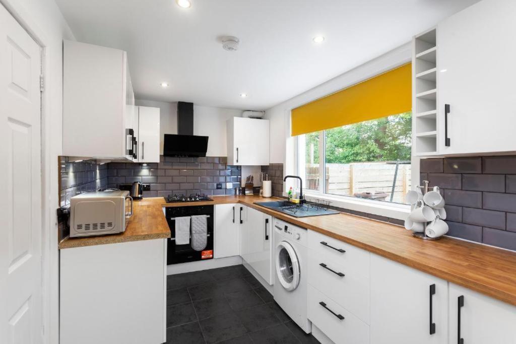 Stylish 3 Bed Edinburgh Abode - Parking And Garden Villa Exterior foto